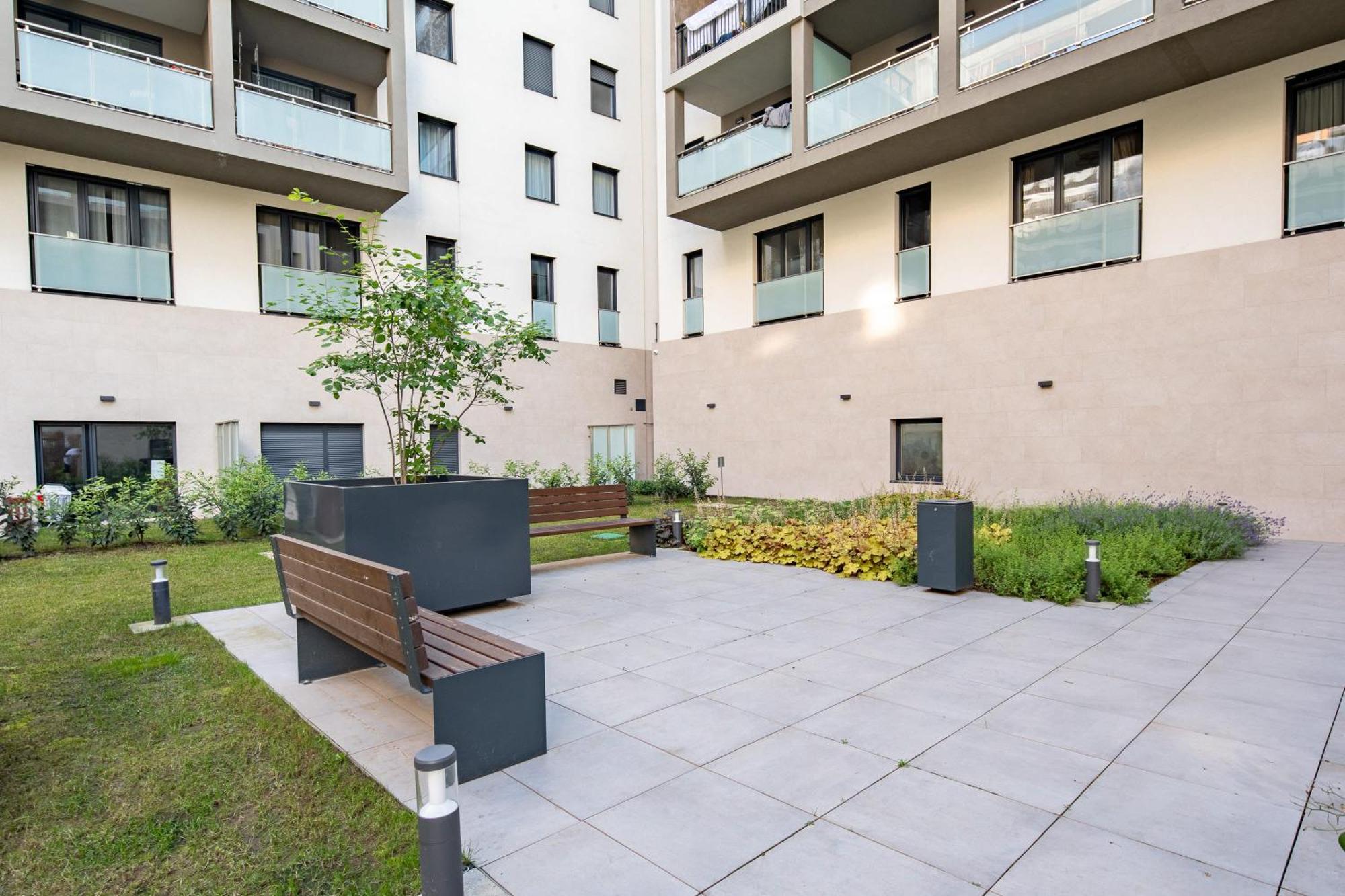 - Balcony - Cozy - Ac Apartment